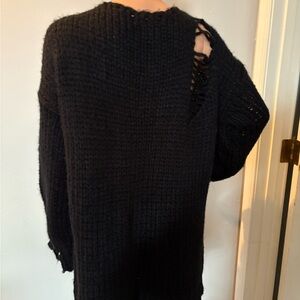 Hit & Delicious jagged edge sweater  Black  size S/M